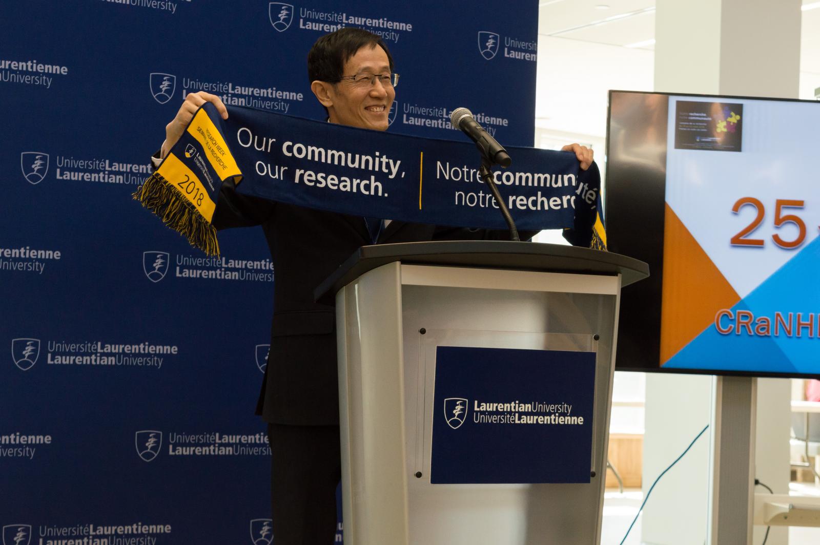 Vice-President Research Rui Wang unveiling the Research Week scarf