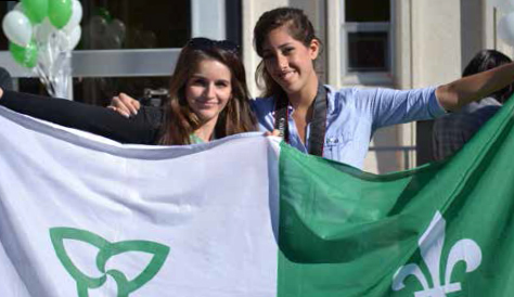 Students holding a Franco-Ontarian flag