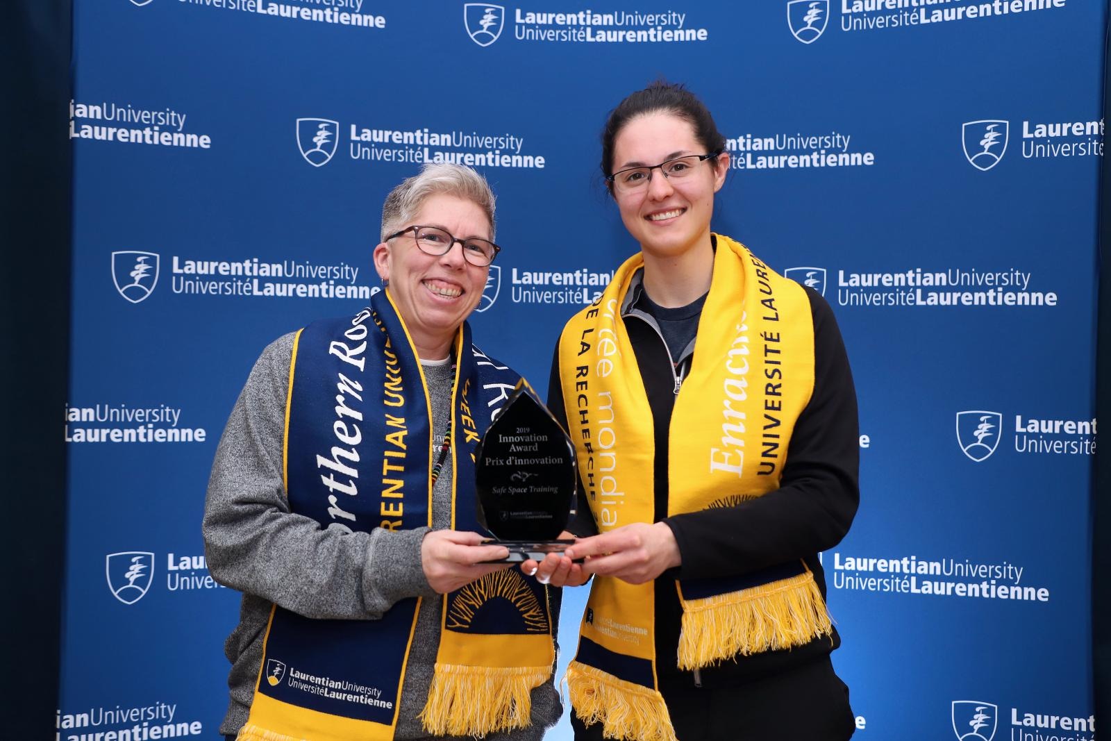 Joël Dickinson and Anik Dennie holding their Innovation Award