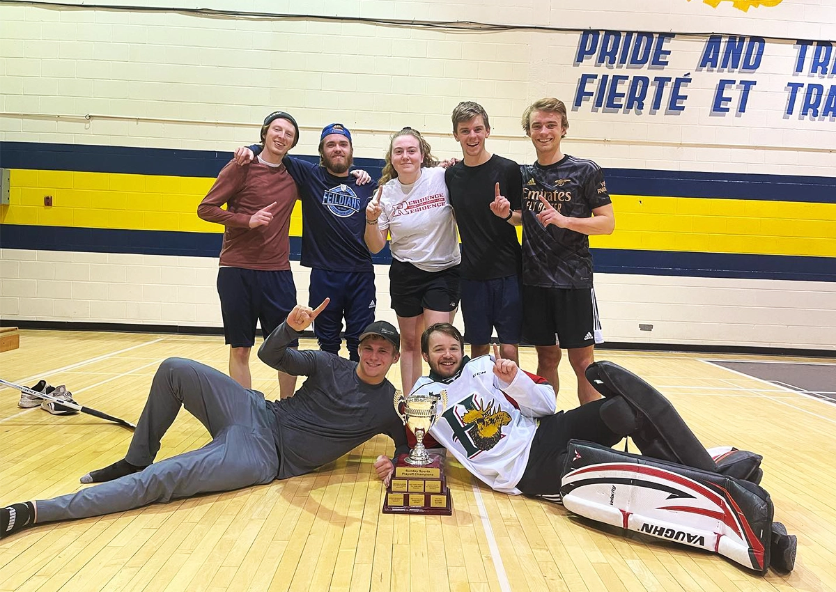 Laurentian University students and residence Sunday Sports winners posing.