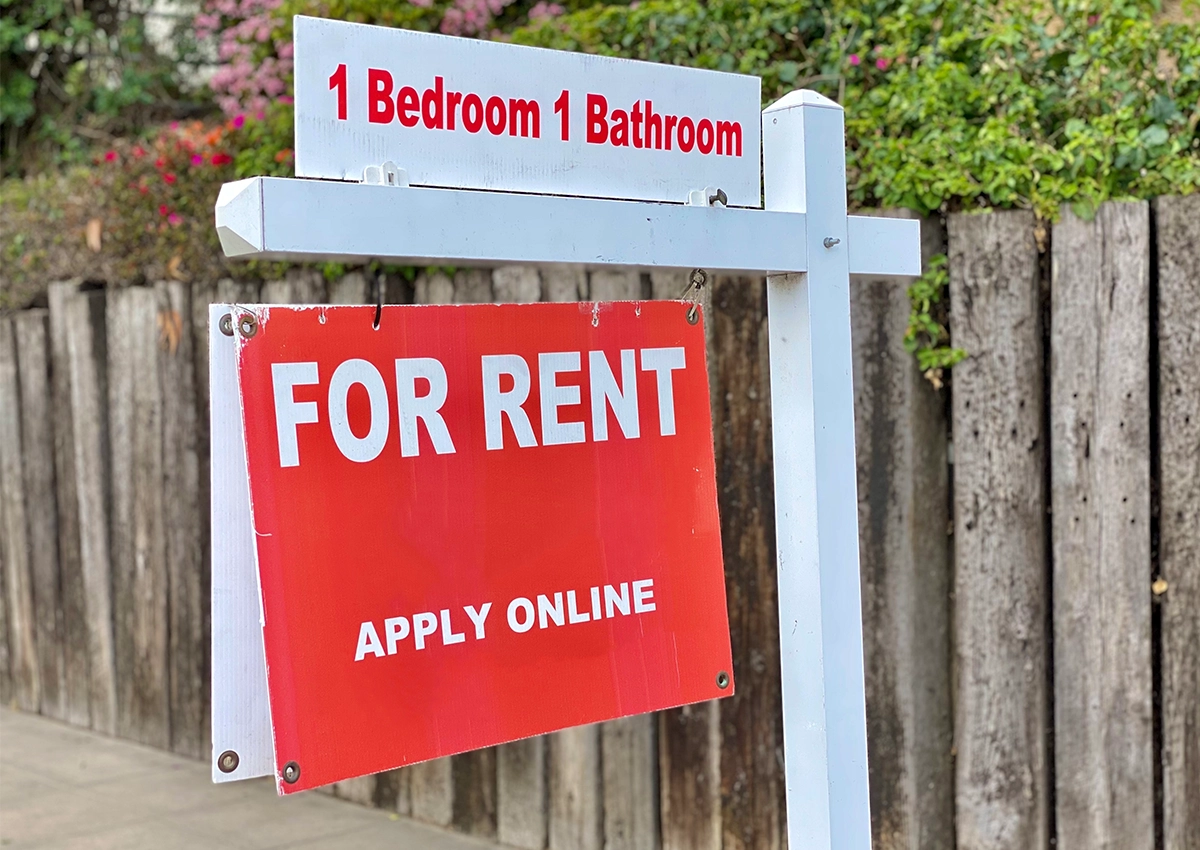 A For Rent sign for a 1 bedroom and 1 bathroom apartment.