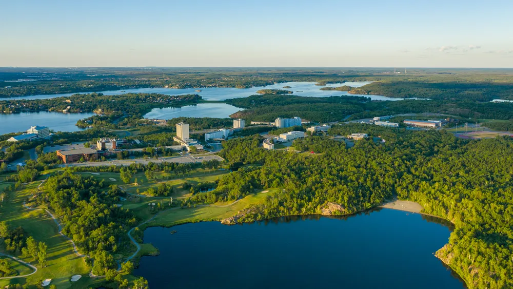 Laurentian U